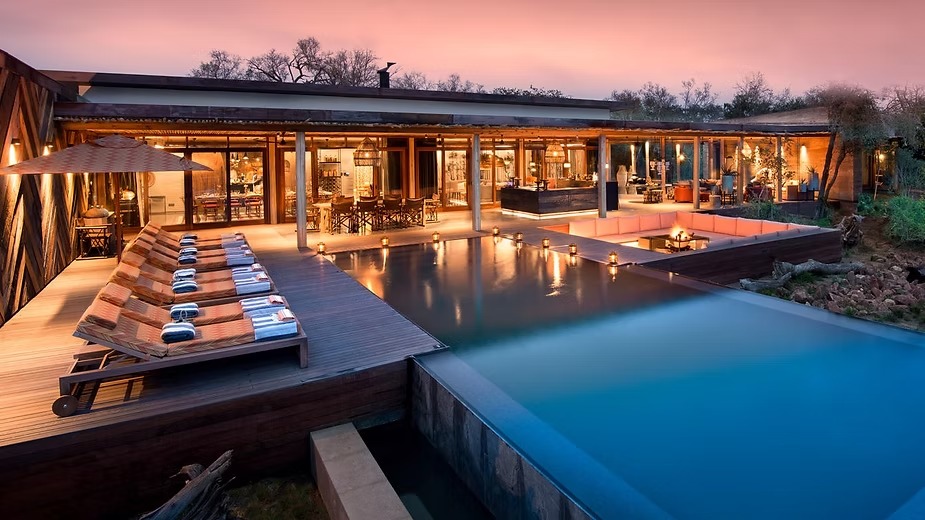 The pool and open living areas of Phinda Homestead at dusk